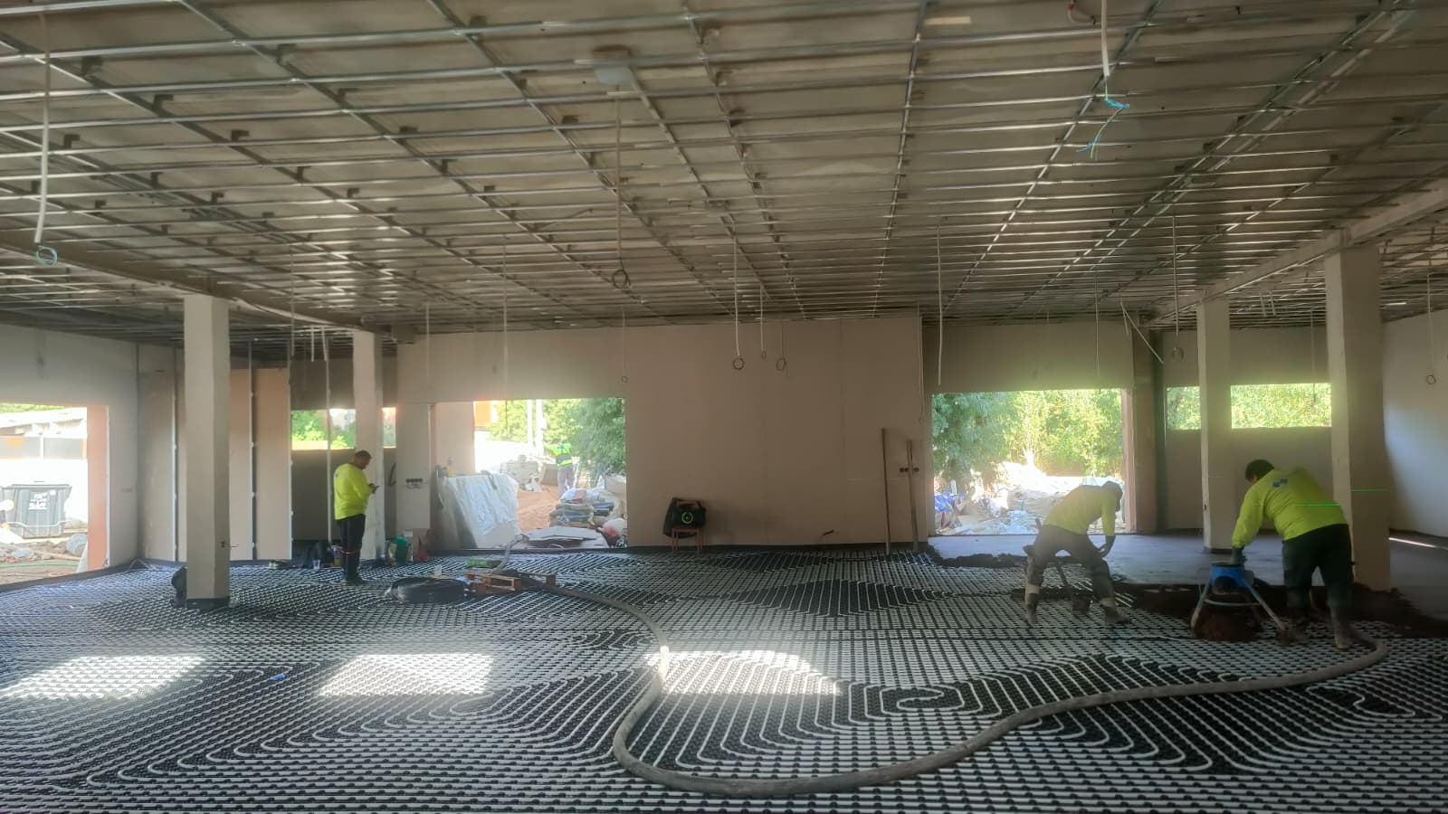 Aerotermia con Suelo Radiante — 760 m²